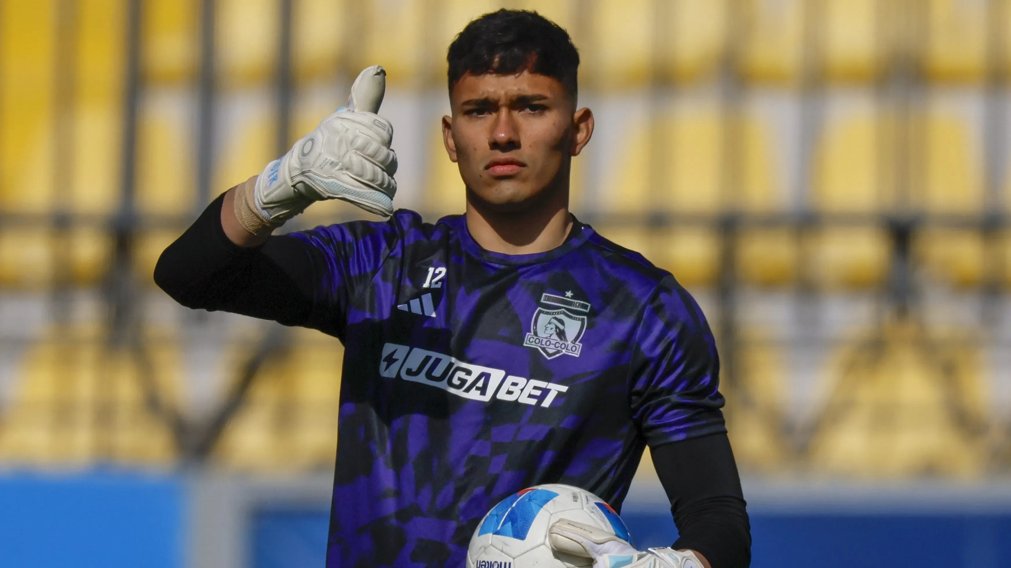 Esteban Andrada enviaría a préstamo a Eduardo Villanueva en Colo Colo.