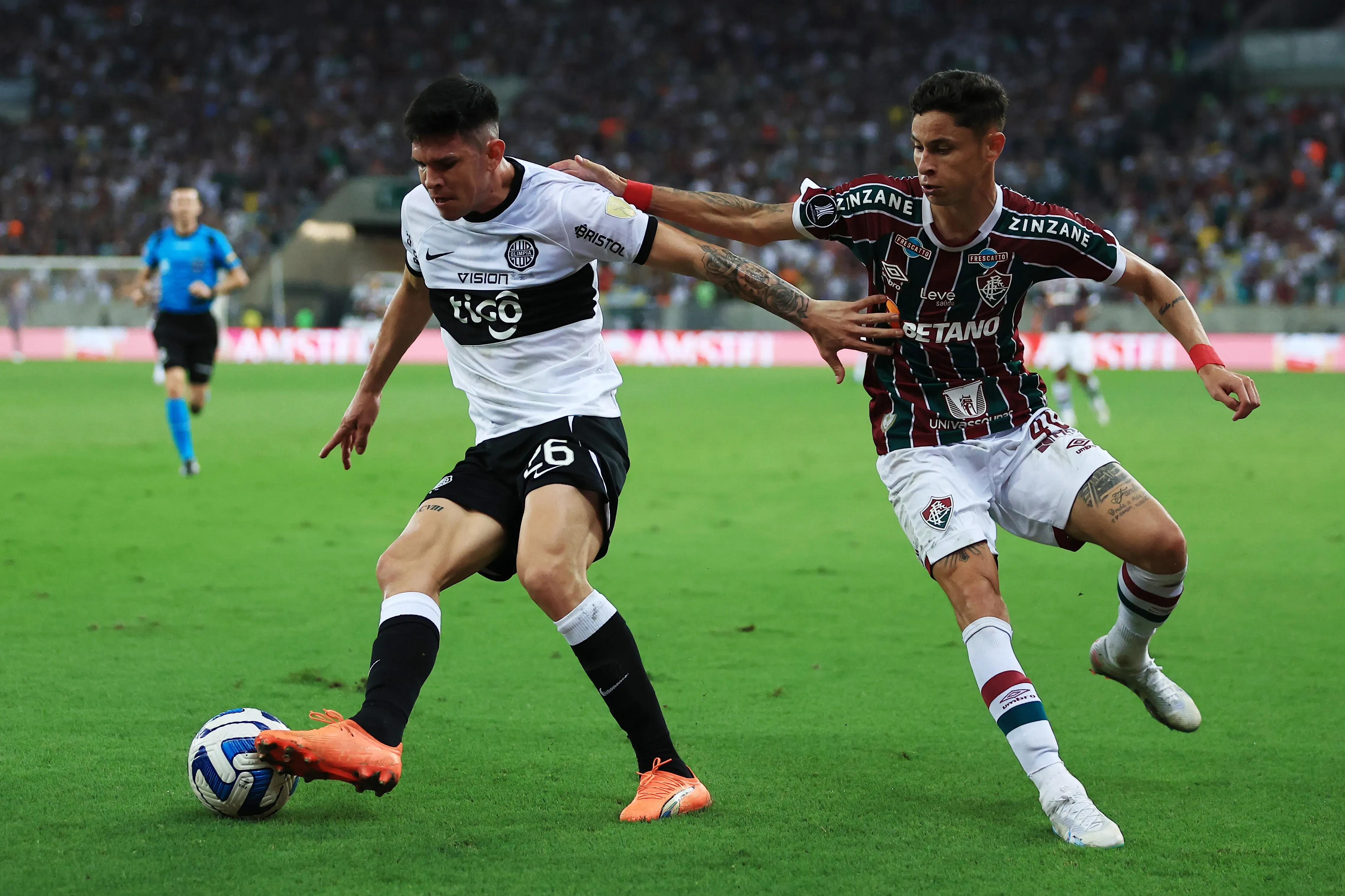 Junior Barreto es uno de los centrales que suena en Colo Colo. Imagen:Buda Mendes/Getty Images