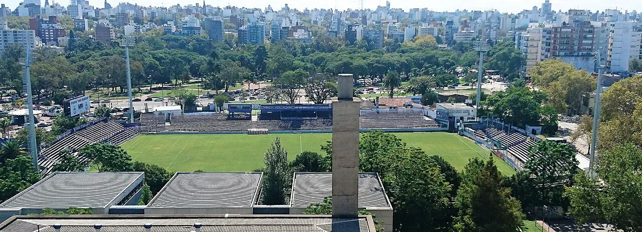Estadio Luis Franzini visto desde la Facultad de Ingeniería de la Universidad de la República de Uruguay. Foto: Archivo.