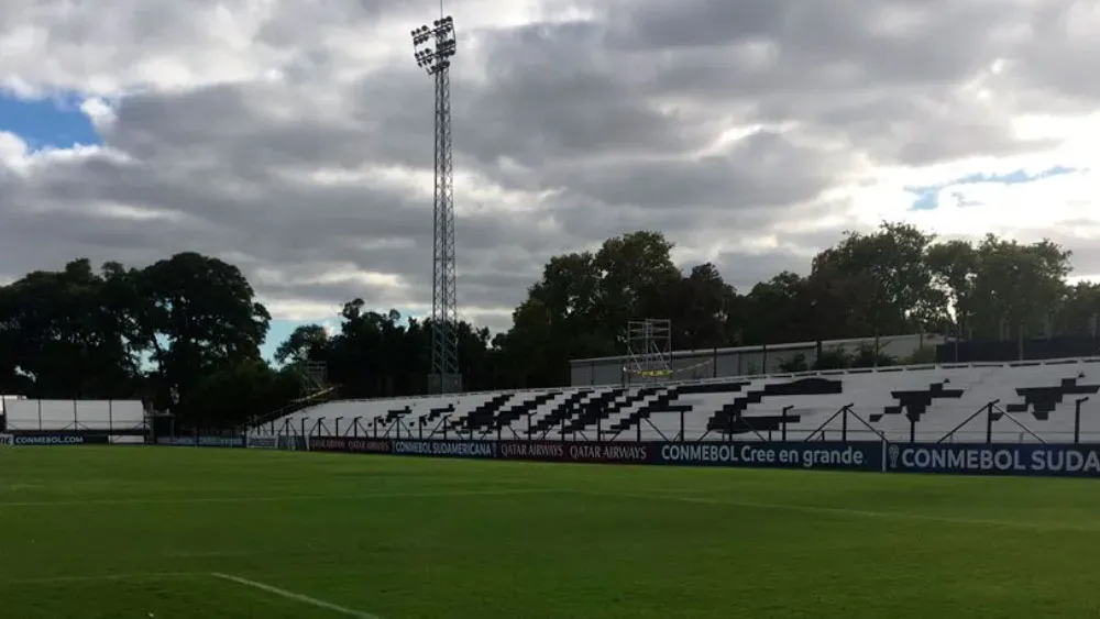 En pleno Montevideo se encuentra el estadio Parque Viera, que también acogerá la Serie Río de la Plata. Foto: Archivo.