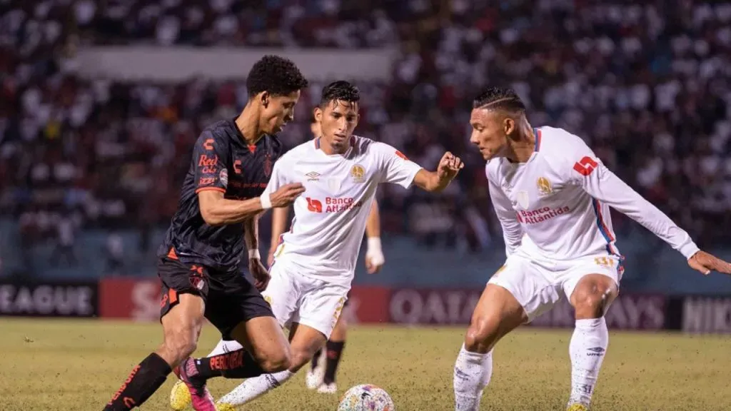 Olimpia propinó una paliza de 4 por 1 a Atlas en el juego de ida (Olimpia )