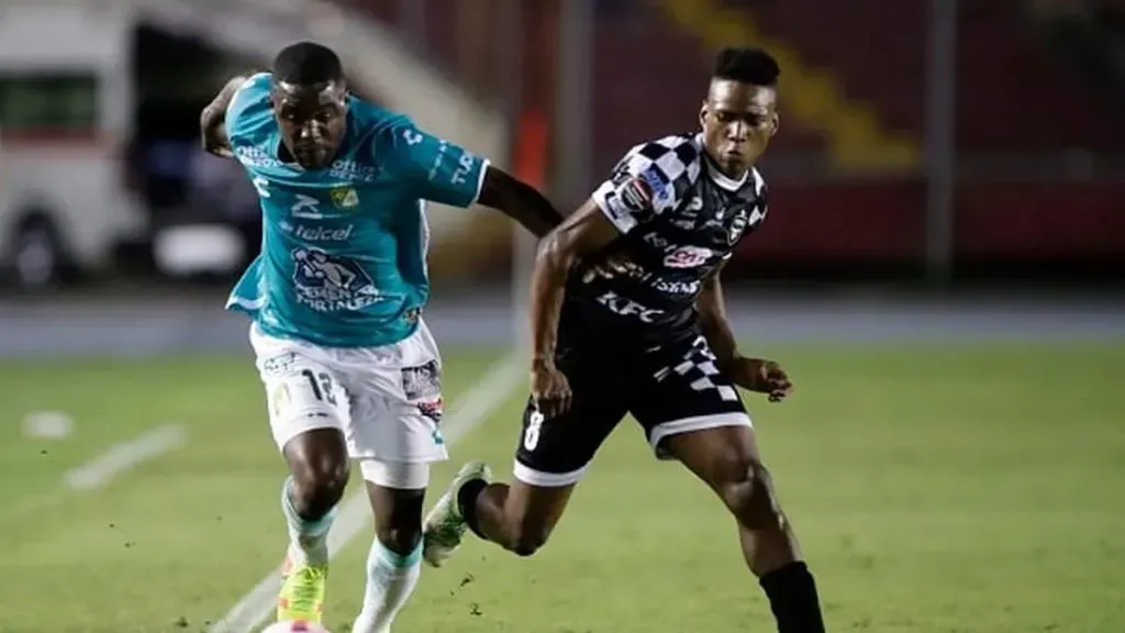 León venció por 1-0 a Tauro FC en Panamá.