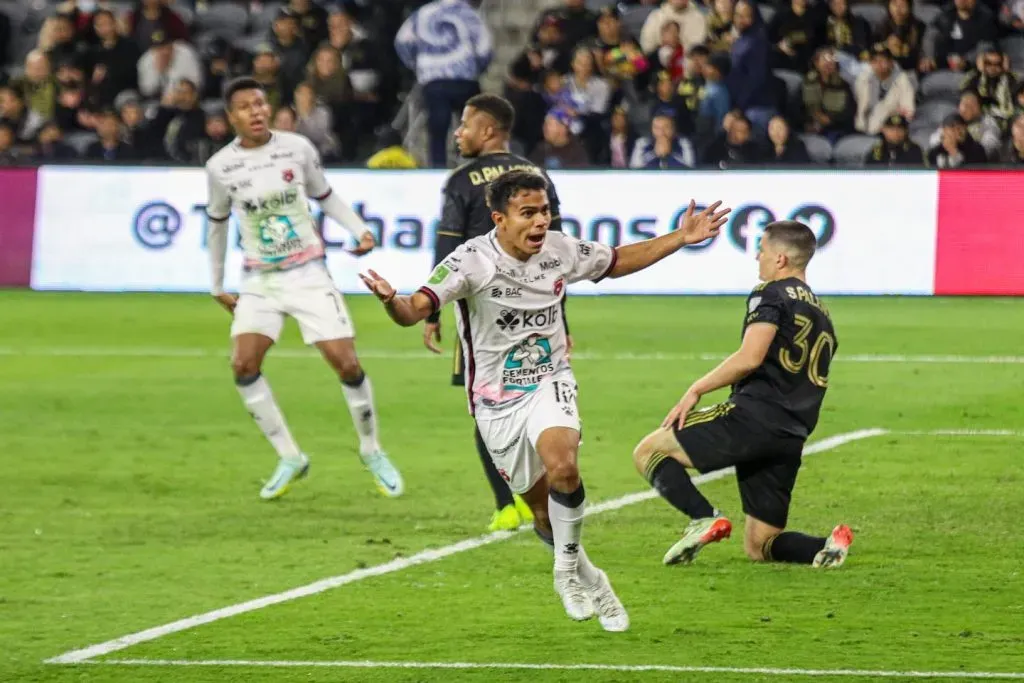 Aarón Suárez anotó el segundo tanto para Alajuelense (LDA)