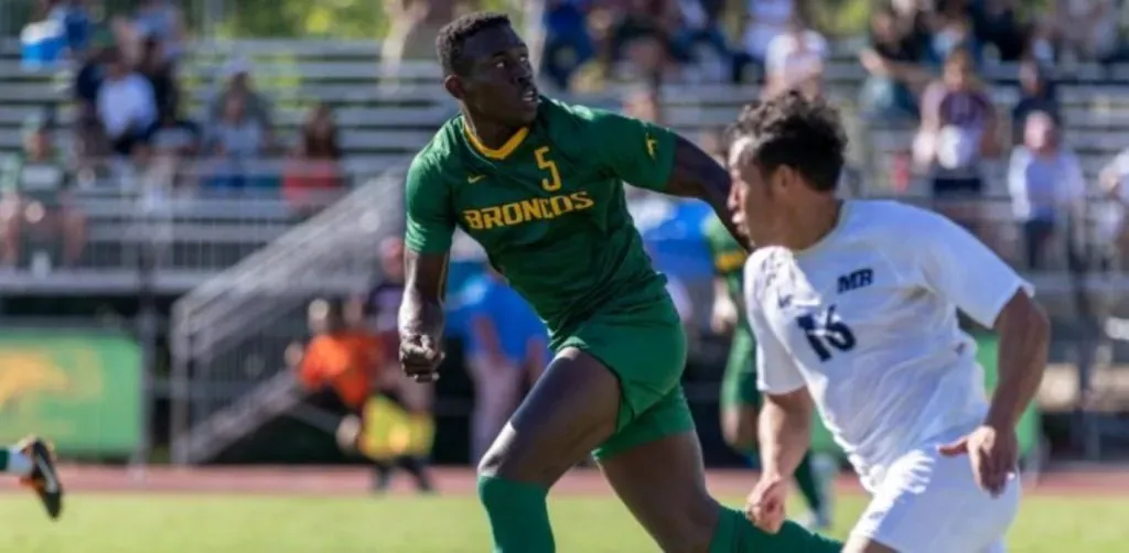 Eugene Martínez todavía no debutó en la liga canadiense.
