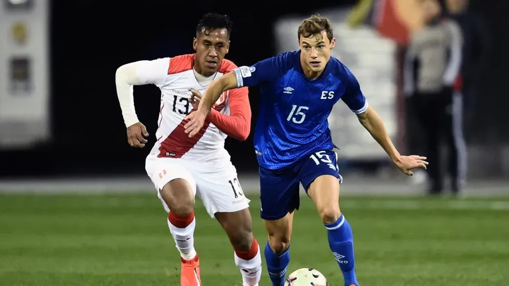 Tomas Granitto con El Salvador durante un amistoso frente a Perú (Foto: TUDN)
