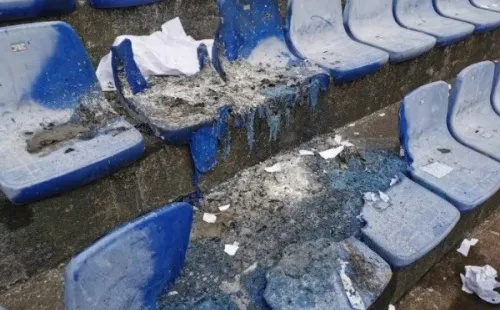 Durante el clásico 308, se dañaron muchos asientos del estadio Doroteo Guamuch.
