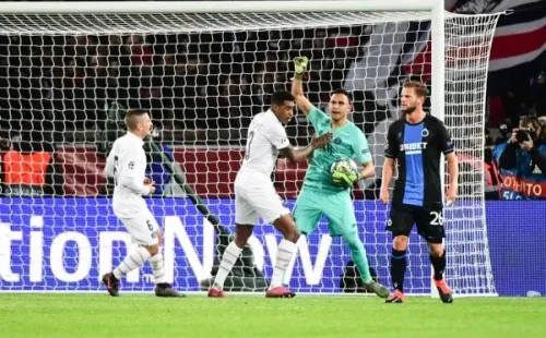 Keylor Navas se vistió de héroe contra Brujas, atajando un penal que le permitió conservar la portería invicta en lo que va de la Champions League.