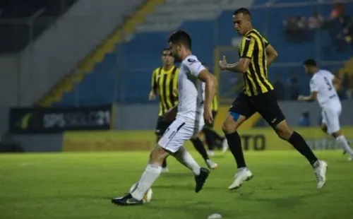 La “maquina” jugó un gran primer tiempo. Comunicaciones también hizo lo suyo, pero no tuvo eficacia en los últimos metros.