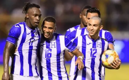 En la bicolor hondureña, Rivas jugó varios amistoso y partidos de Liga de Naciones.