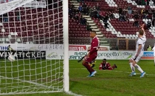 El joven catracho sigue ganando confianza en su equipo. El partido anterior había anotado su primer gol ante Rende.
