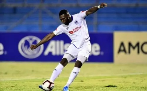 El “Toro” Benguché es uno de los delanteros más llamativos en el fútbol hondureño.
