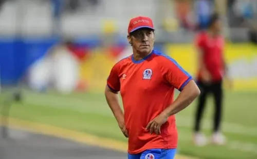 El argentino se encuentra feliz en Olimpia después de salir campeón, y aseguró que el domingo renueva hasta el otro año.