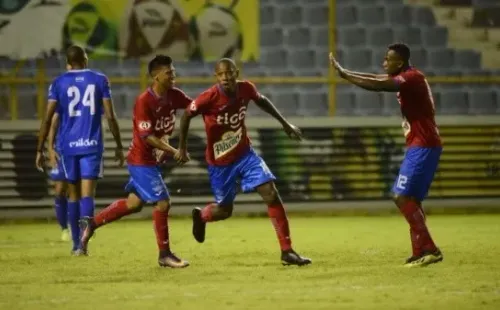 Con tan sólo 18 años, el colombiano nacionalizado salvadoreño podría jugar en europa por primera vez.