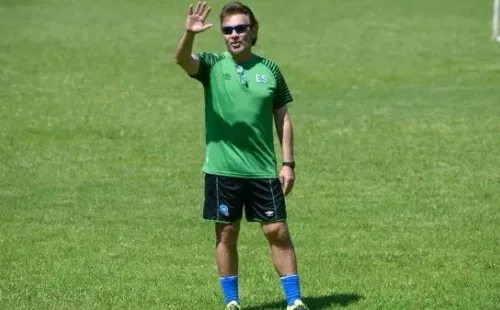 Carlos de los Cobos, entrenador de la selección absoluta de El Salvador.