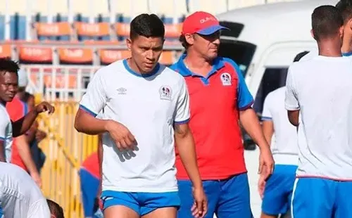 Bryan Moya en un entrenamiento con Olimpia.