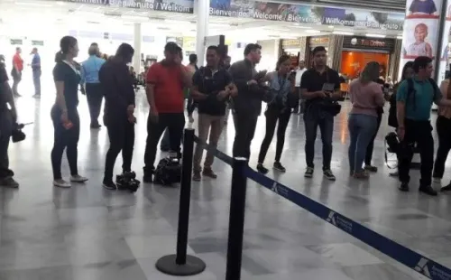 Periodistas esperaban a Yankel Rosenthal en el aeropuerto (Foto: Diario Diez).