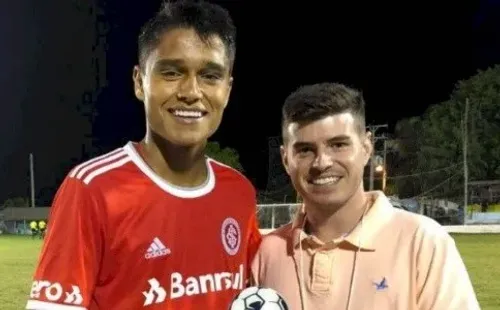 Marcelo Saraivacon la camiseta del Inter (Foto: Publinews).