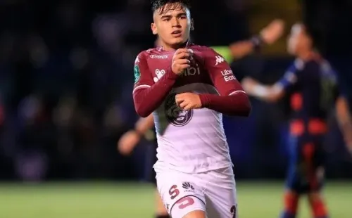 Manfred Ugalde, atacante costarricense del Saprissa.
