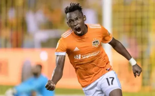 Alberth Elis, delantero hondureño del Houston Dynamo.