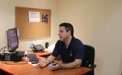 Copán Álvarez, periodista hondureño de Telemundo.