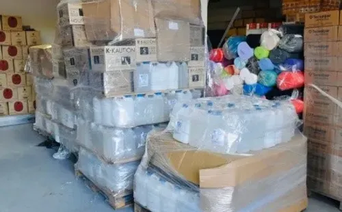 Víveres donados por Lautaro Martínez, futbolista argentino del Inter, a dos hospitales de su Bahía Blanca natal.