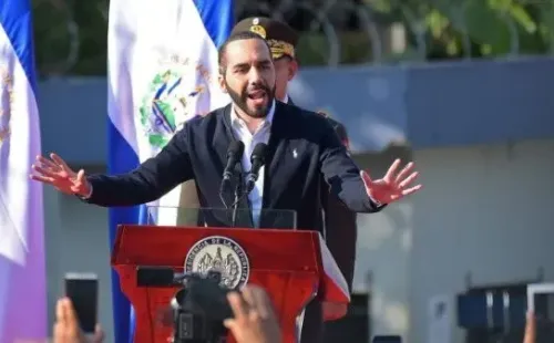 Nayib Bukele anunciando medidas para El Salvador.