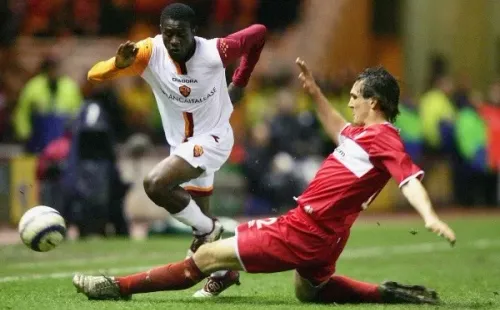 Édgar Álvarez en un partido de Europa League jugando para la Roma.