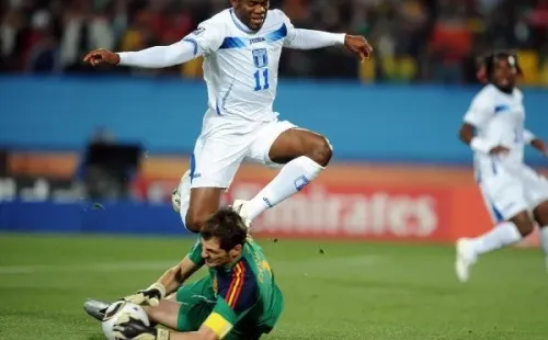 Suazo frente a España en el Copa del Mundo 2010. (Fuente: Getty)