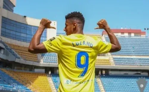 Anthony Lozano con la “9” en el Cádiz