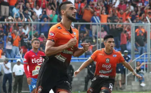 Los hinchas, mientras tanto, piden la renovación de Waldemar.
