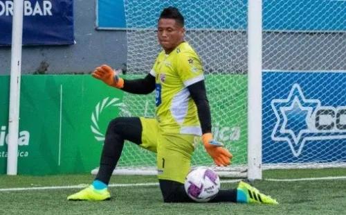 El arquero sigue entrenando para responder con el AD Santos.