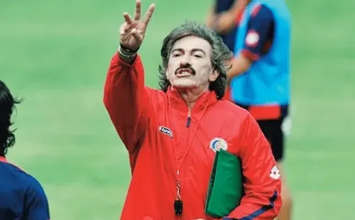 La Volpe en su paso por la selección de Costa Rica.