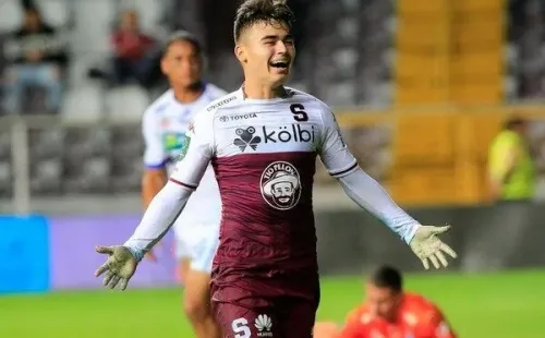 Manfred festeja uno de sus tantos goles con la camiseta del Saprissa.