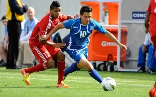El futbolista también defiende la camiseta de El Salvador.
