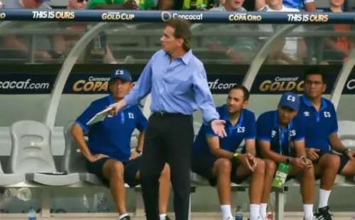 HOUSTON, TX - JUNE 21: El Salvador head coach Carlos de los Cobos questions a call by the side judge during the CONCACAF Gold Cup Group C match between Jamaica and El Salvador on June 21, 2019 at BBVA Stadium in Houston, Texas. (Photo by Leslie Plaza Johnson/Icon Sportswire)-Not Released (NR)