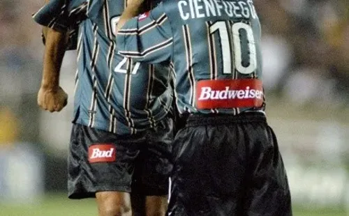 Carlos Hermosillo junto a Mauricio Cienfuegos en LA Galaxy (Foto: Aubrey Washi)