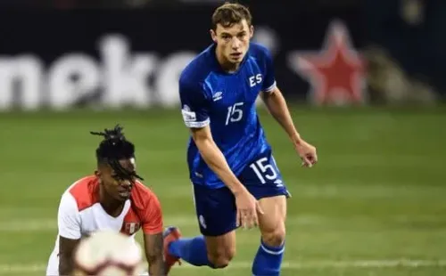 Tomás Granittó en acción en un amistoso entre El Salvador y Perú.