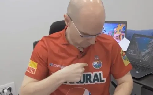 MisterChip se ha llegado a poner la camiseta de Municipal en un video