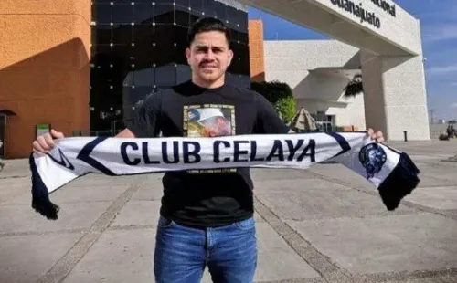 Fito Zelaya en su llegada al Celaya de México