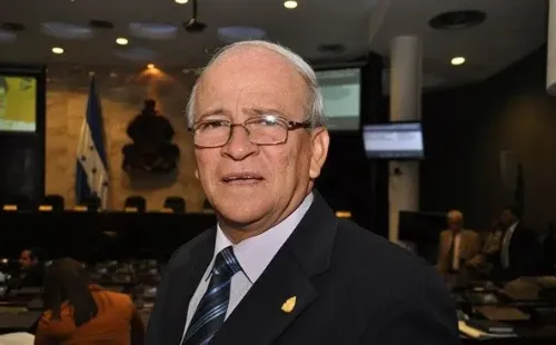 Jaime Villegas, mundialista en España 1982. Diputado del Congreso de la República.