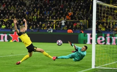 Keylor Navas le tapa un remate a Haaland por la Champions League (Foto: Stuart Franklin)