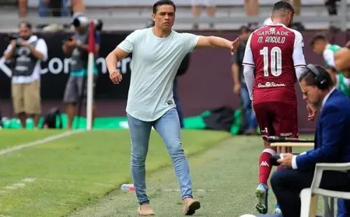 Centeno buscará su primer título como entrandor del Saprissa. (La Nación)