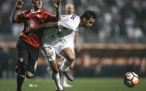 Bryan Ruiz con Santos (Foto: Ricardo Nogueira)