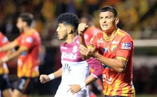 Saravia pertenece a Herediano y está a préstamo en los Brumosos.