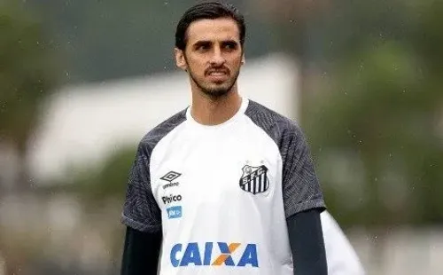 Ruiz estuvo entrenando con el equipo B del Santos y no le pagaban.