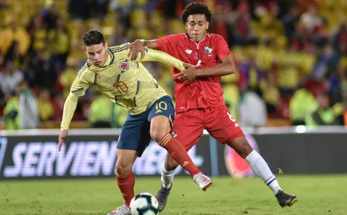 Adalberto Carrasquilla marca a James Rodríguez (Foto: Getty)