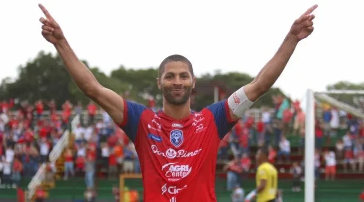 Saborío jugó76 encuentros en el AD San Carlos y logró hacer 41 goles. (Twitter)