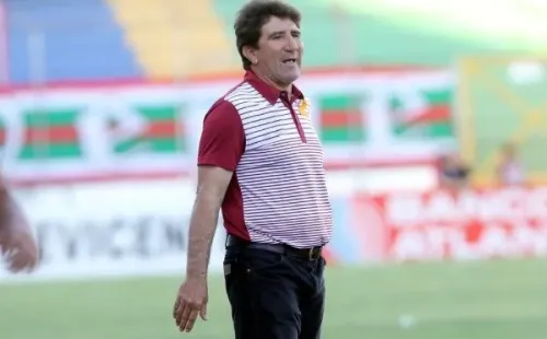 Hector Vargas no admite que Espíndola se haya ido y luego pueda volver cedido.