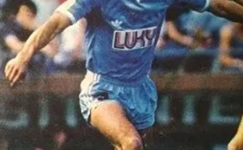 Héctor Vargas en su faceta de futbolista en Argentina