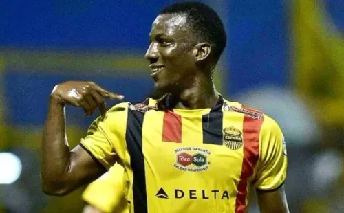 Vuelto no quiso renovar con el Real España y ya escucha la oferta del Houston.